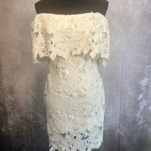 Stunning off shoulder Oxford Circus Dress!!